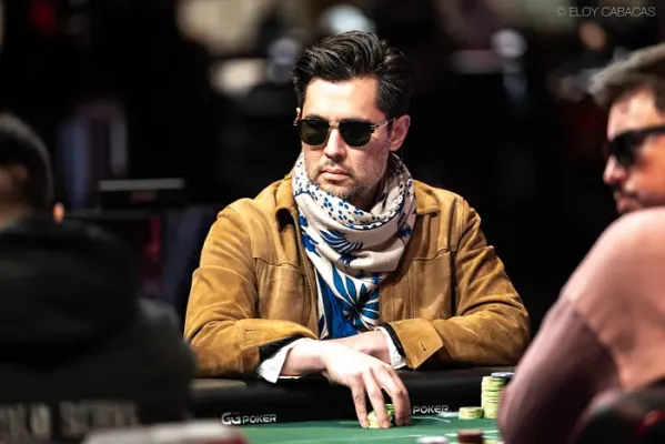 Galen Hall durante el duelo final por el título