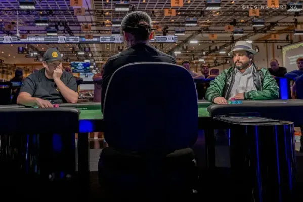 Shaun Deeb y Joey Couden durante el duelo final del torneo