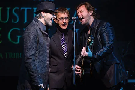 Integrantes del Australian Bee Gees Show durante una entrevista sobre su residencia en Excalibur