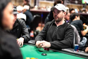 Joe Cada abre con solidez el inicio del Main Event de las WSOP 2026