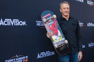Tony Hawk habla de póker benéfico, Jackass y un posible nuevo videojuego