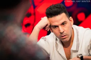 Jugador de póker acusado queda bajo custodia de ICE en el aeropuerto de Los Ángeles