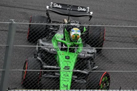 Monoplaza de Fórmula 1 de Sauber, equipo que anteriormente recibió patrocinio de Stake.com