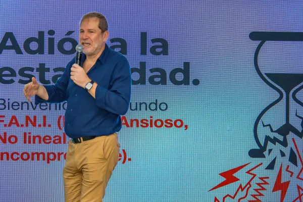 Conferencia sobre liderazgo y toma de decisiones en entornos de alta incertidumbre
