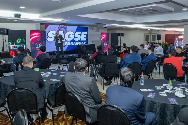Participantes y expositores durante una sesión de SAGSE Paraguay 2026