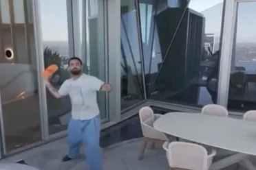 Drake en un video viral vinculado a su relación comercial con una plataforma de apuestas