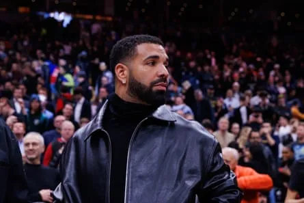 Drake en un partido de la NBA en Toronto, en una aparición pública reciente