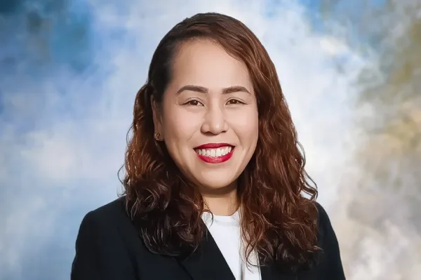 Jessa Mariz R. Fernandez, vicepresidenta asistente de PAGCOR, durante una intervención sobre supervisión del juego online en Filipinas