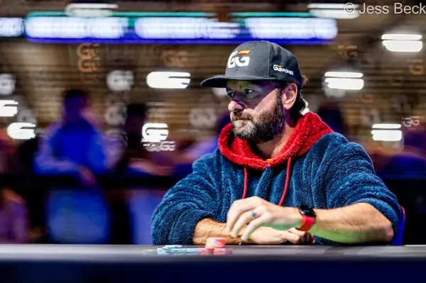 Daniel Negreanu durante una cobertura relacionada con las WSOP