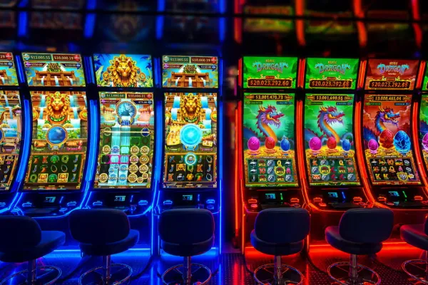 Gabinete FANTASY de Zitro instalado en el piso de juego de Casino Buenos Aires
