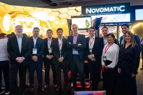 Equipo de NOVOMATIC Colombia durante una presentación previa vinculada a GAT Bogotá