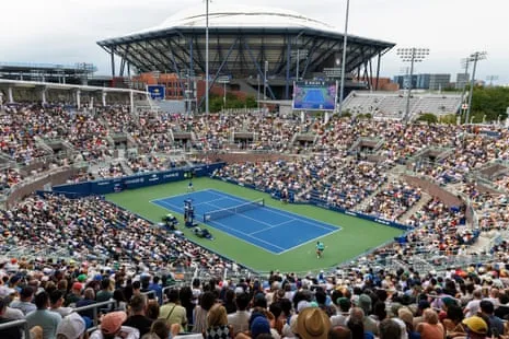 Vista general de un partido del US Open mientras jugadores denuncian interrupciones de aficionados vinculados a apuestas