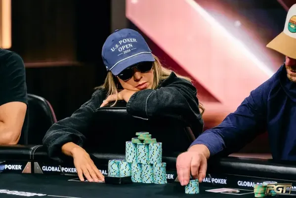 Kristen Foxen en el Super High Roller Bowl XI
