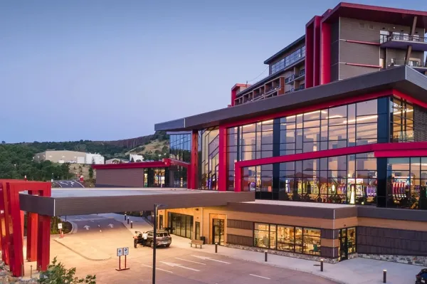 Vista del Chicken Ranch Casino en California, donde la policía arrestó al sospechoso tras el robo bancario