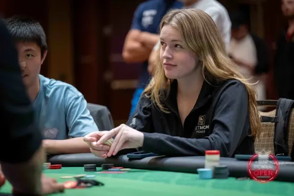 Abby Merk, ganadora de un Global Poker Award